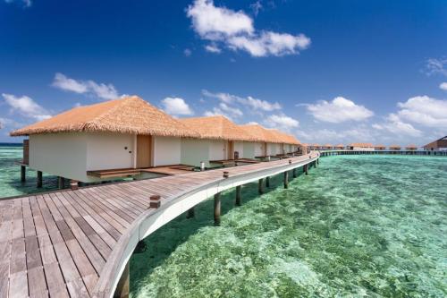 Sunset-Water-Bungalow-with-Jacuzzi-04